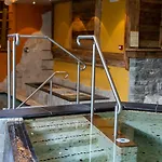Отель Bucaneve
