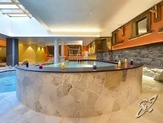 Hotel Bucaneve